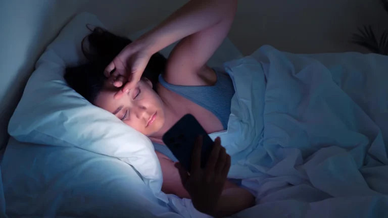 experts-warn-smartphones-before-13-could-harm-mental-health-for-life