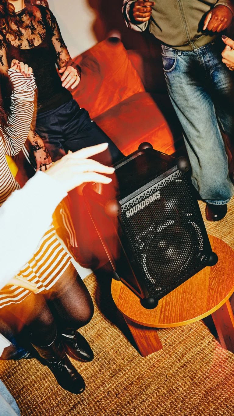 soundboks-expands-high-performance-audio-lineup-with-the-launch-of-the-versatile-soundboks-mix-portable-speaker