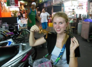 the-evolution-and-cultural-significance-of-chinese-clothing-from-ancient-dynasties-to-modern-haute-couture