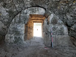 archaeological-discoveries-at-perge-stadium-reveal-a-dark-transition-to-gladiatorial-combat-and-public-executions-during-the-late-roman-empire