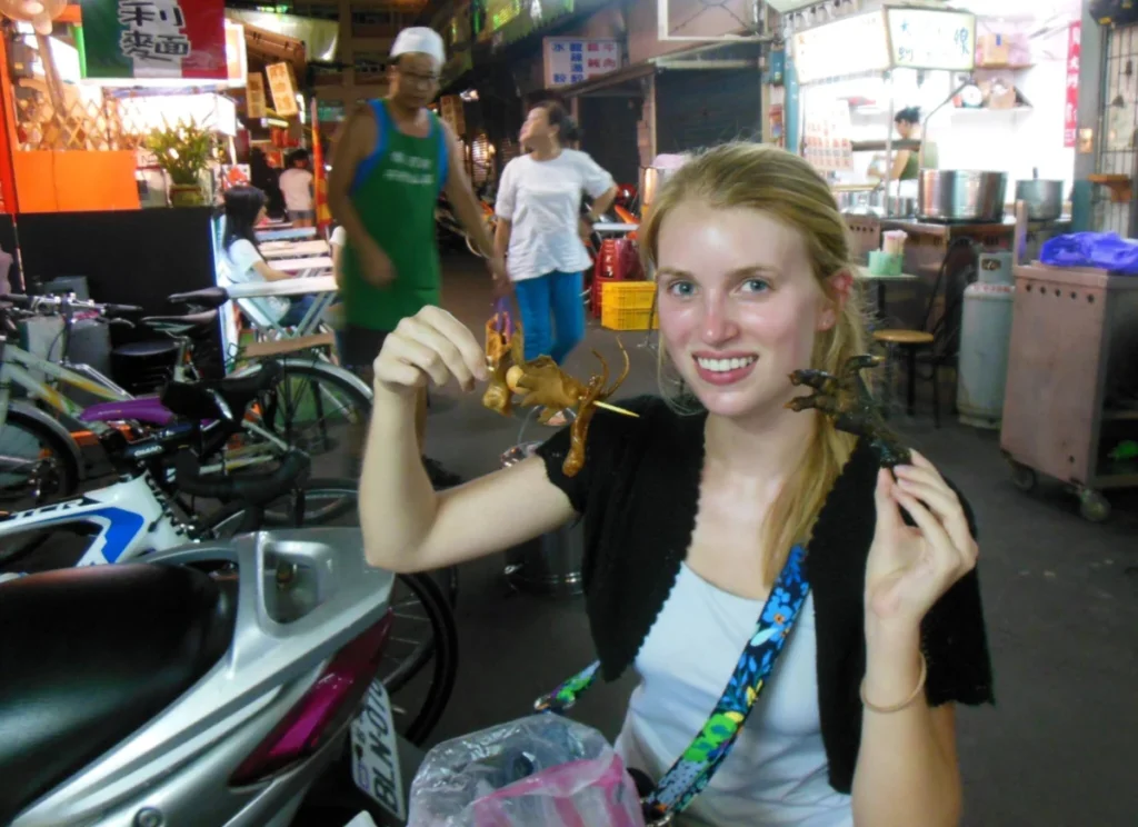 the-evolution-and-global-impact-of-chinese-clothing-a-comprehensive-analysis-of-dynastic-heritage-and-modern-fashion-trends