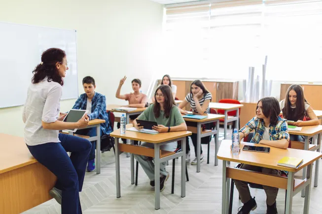 ai-integration-in-education-faces-uneven-guidance-and-exacerbates-teacher-burnout