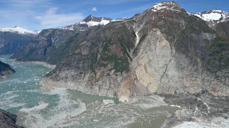 massive-alaska-landslide-generates-tsunami-exceeding-fifteen-hundred-feet-in-height-within-tracy-arm-fjord