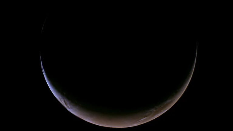 nasa-psyche-spacecraft-captures-stunning-martian-vista-during-critical-gravity-assist-maneuver-en-route-to-metal-asteroid