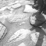 nasas-curiosity-rover-successfully-frees-itself-from-a-martian-rock-obstruction-after-nearly-a-week-of-tense-maneuvers