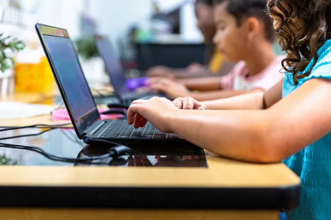 the-growing-debate-over-educational-technology-districts-urged-to-proactively-communicate-amidst-increasing-scrutiny