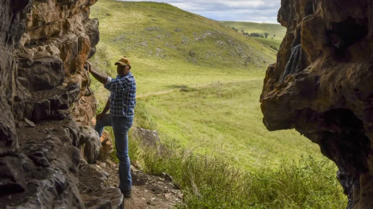 archaeological-evidence-reveals-25000-years-of-ritual-practice-at-cloggs-cave-by-gunaikurnai-ancestors