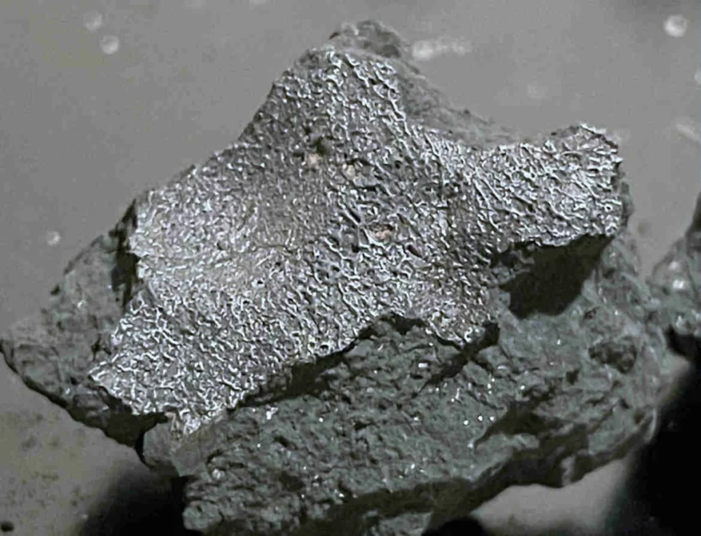 rare-meteorite-strike-in-new-jersey-reveals-ancient-chemical-building-blocks-for-life-on-earth
