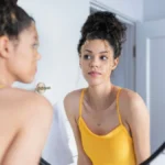 why-you-look-completely-different-in-photos-than-you-do-in-the-mirror